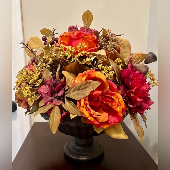 Kirkland’s Warm, Fall Floral Kitchen Table Centerpiece. Orange/Red/Green/Brown. - Picture 3 of 5
